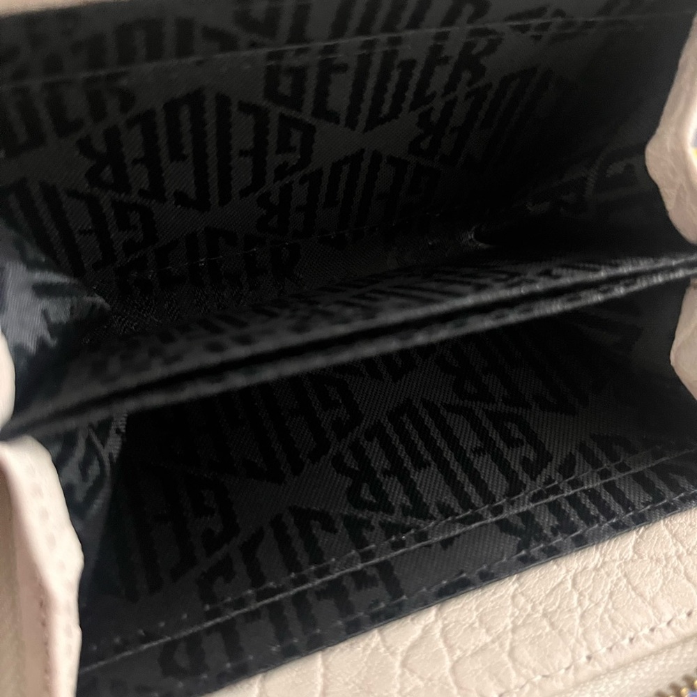 ✨Kurt Geiger White Pebbled Wallet with Gold Detail - Picture 6 of 6